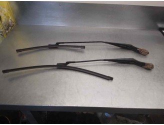 Recambio de brazo limpia delantero derecho para peugeot 308 active referencia OEM IAM 9677256180  