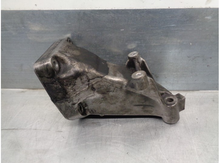 Replacement left engine mount for Mercedes-Benz C-Class (W203) saloon 2.2 CDI CAT OEM IAM reference A6112230704 