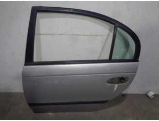 Recambio de puerta trasera izquierda para toyota avensis berlina (t 22) 2.0 16v cat referencia OEM IAM 6700405050 GRIS 4 PUERTAS