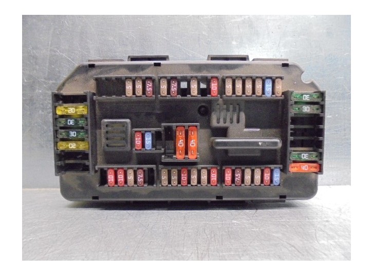 Recambio de caja reles / fusibles para bmw serie 3 lim. (f30) 2.0 turbodiesel referencia OEM IAM 922487903 6114V7 