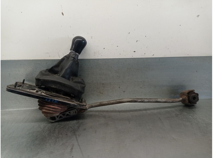 Replacement gear lever for Audi A4 B5 (8D2) 1.9 TDI OEM IAM reference 8D0711117 8D0711117 