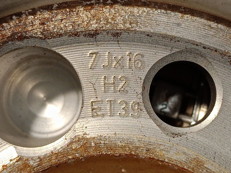 Recambio de llanta para audi a4 b8 (8k2) 2.0 tdi referencia OEM IAM 8K0601025AS R167JX16H2ET39 