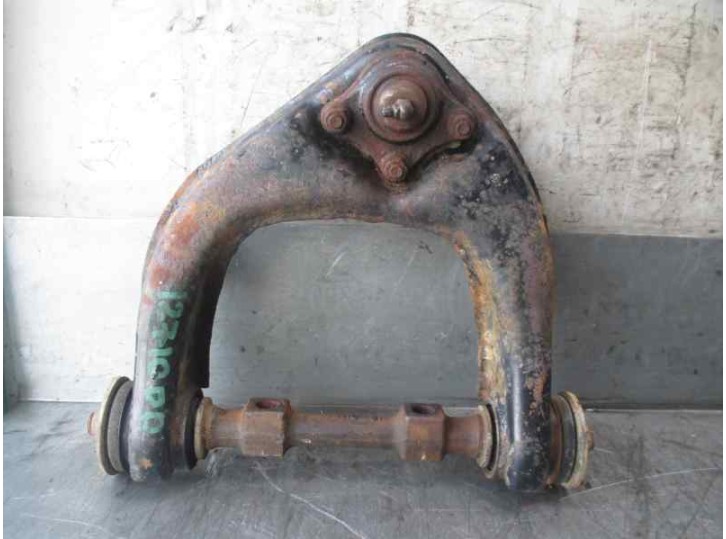 Recambio de brazo suspension superior delantero derecho para mitsubishi l 200 (k6/7) 2.5 td cat referencia OEM IAM MB860830 