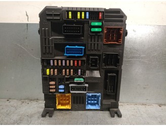 Replacement relay / fuse box for Citroën C3 III (SX) 1.2 VTi 82 OEM IAM reference 9819851180 2361842860 DELPHI