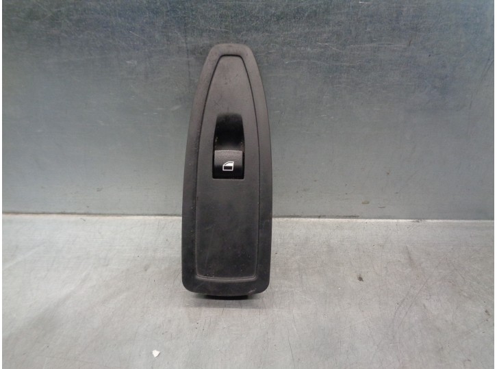 Recambio de mando elevalunas delantero derecho para bmw serie 3 lim. (f30) 2.0 turbodiesel referencia OEM IAM 9208107 5141724042
