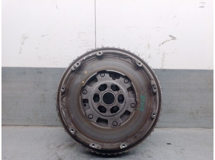 Recambio de volante motor para nissan juke (f15) 1.2 dig-t referencia OEM IAM 123104345R 1233100QAB LUK