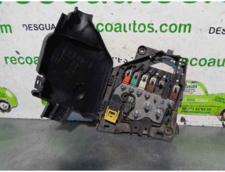 Recambio de caja reles / fusibles para peugeot 207 hdi referencia OEM IAM 9675123880 