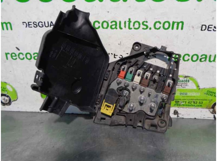 Recambio de caja reles / fusibles para peugeot 207 hdi referencia OEM IAM 9675123880 