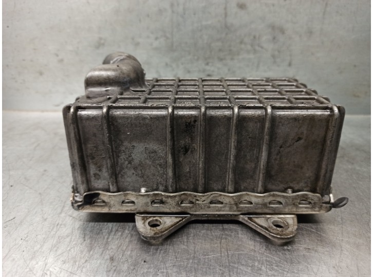 Recambio de enfriador aceite motor para mercedes-benz clase c (w202) berlina 2.5 20v turbodiesel cat referencia OEM IAM A6051800