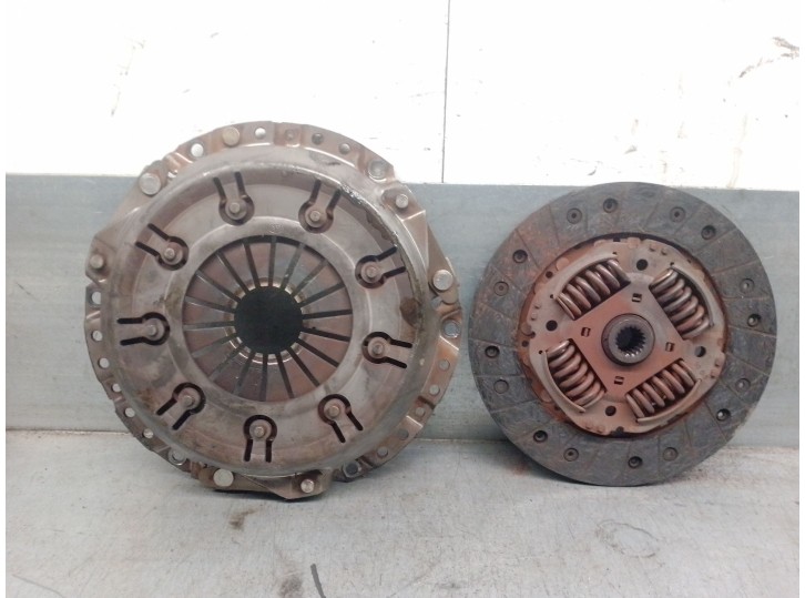 Recambio de kit embrague para nissan primera (p11) 2.0 16v referencia OEM IAM 301002F206 301002F206 322028910 LUK