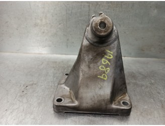 Replacement engine mount for Mercedes-Benz C-Class (W202) sedan 2.5 20V turbodiesel cat OEM IAM reference 6042230004 