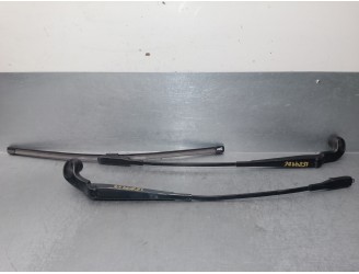 Recambio de brazo limpia delantero derecho para smart coupe 1.0 cat referencia OEM IAM A4518200240 