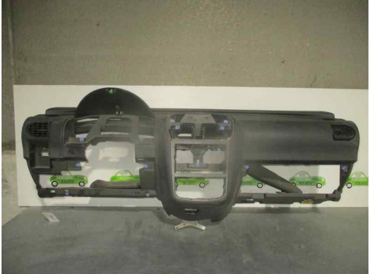 Recambio de salpicadero para opel corsa c 1.7 16v cdti referencia OEM IAM 13156178 