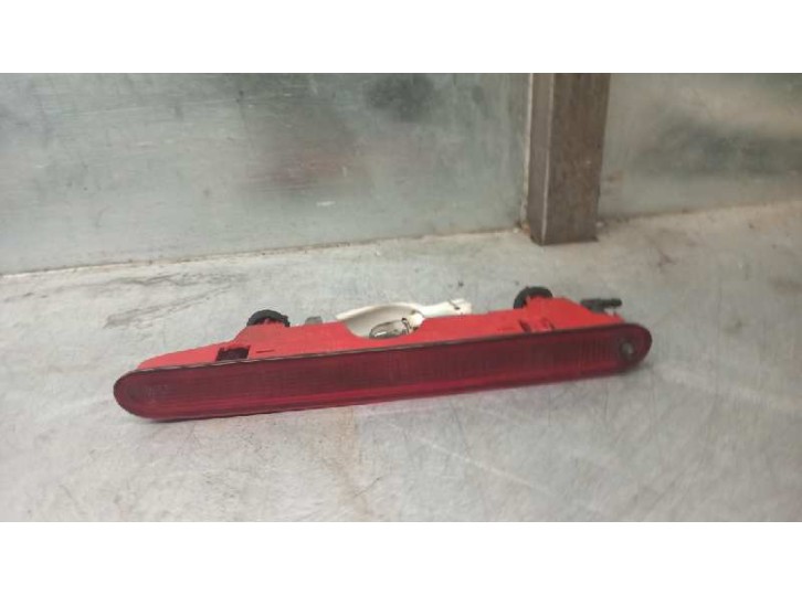 Replacement center high-mounted stop light for Peugeot Partner Van 1.6 16V e-HDi FAP OEM IAM reference 9682830180 