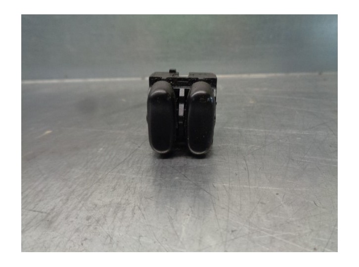 Replacement front left window lift switch for Hyundai Atos (MX) GLS OEM IAM reference 9357002000 
