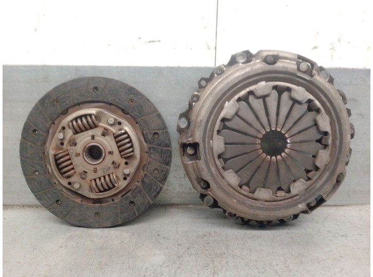 Replacement clutch kit for Peugeot 307 (S1) OEM IAM reference 193442 2055AT 