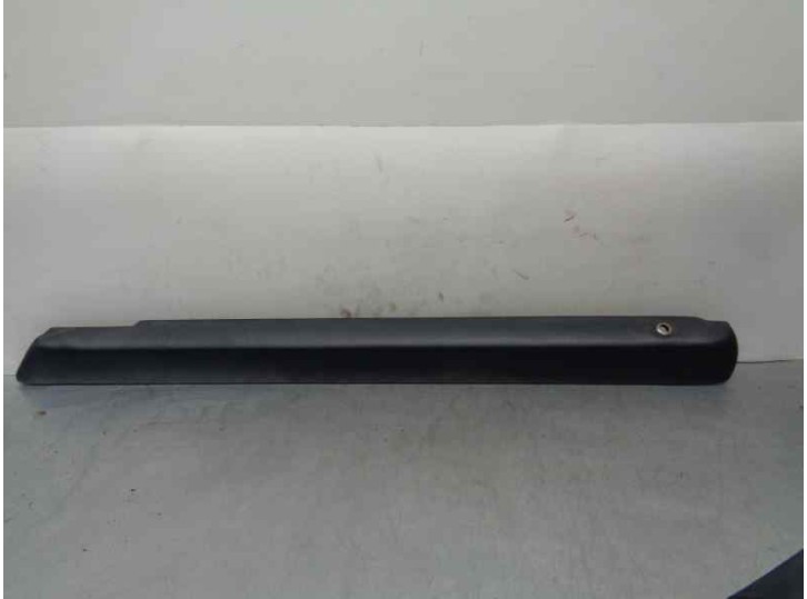 Recambio de molduras delanteras para mercedes-benz clase e (w114/w115) berlina 240 d referencia OEM IAM 1156901089 