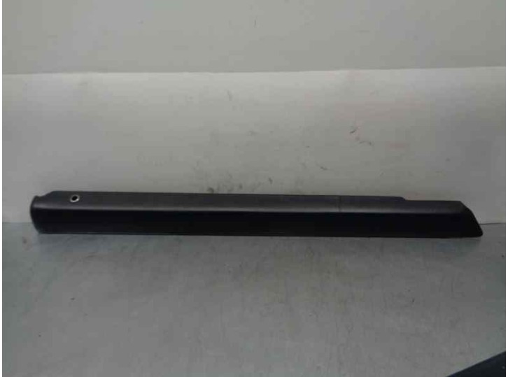 Recambio de molduras delanteras para mercedes-benz clase e (w114/w115) berlina 240 d referencia OEM IAM 1156901089  