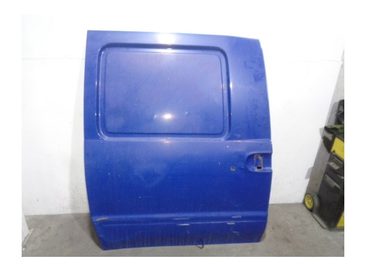 Recambio de puerta lateral corredera derecha para nissan vanette cargo 2.3 diesel referencia OEM IAM 821007C936 AZUL 6 PUERTAS