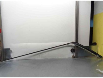 Recambio de molduras delanteras para mercedes-benz clase e (w114/w115) berlina 240 d referencia OEM IAM 1156901089 