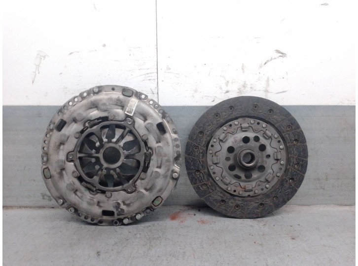Replacement clutch kit for Seat Ateca (KH7, KHP) 1.4 TSI OEM IAM reference 03L141031L 04E141015K LUK