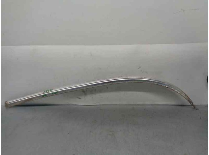 Recambio de molduras delanteras para mercedes-benz clase e (w114/w115) berlina 240 d referencia OEM IAM 1156901089 