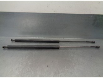 Replacement trunk / tailgate shock absorbers for Citroën Xantia sedan 1.8 CAT (LFZ / XU7JP) OEM IAM reference 1635427580 