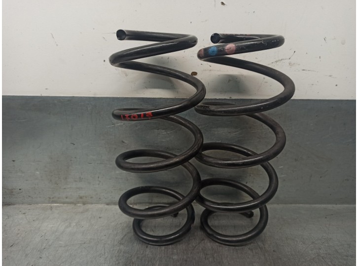 Replacement suspension spring for Toyota Auris 1.2 16V Turbo CAT OEM IAM reference 4823102B70 