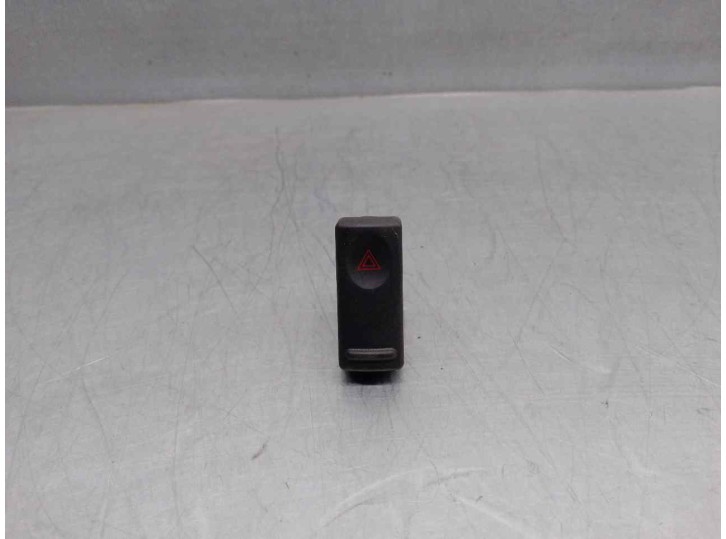 Recambio de warning para renault 19 1.8 f3... referencia OEM IAM 7700787952  