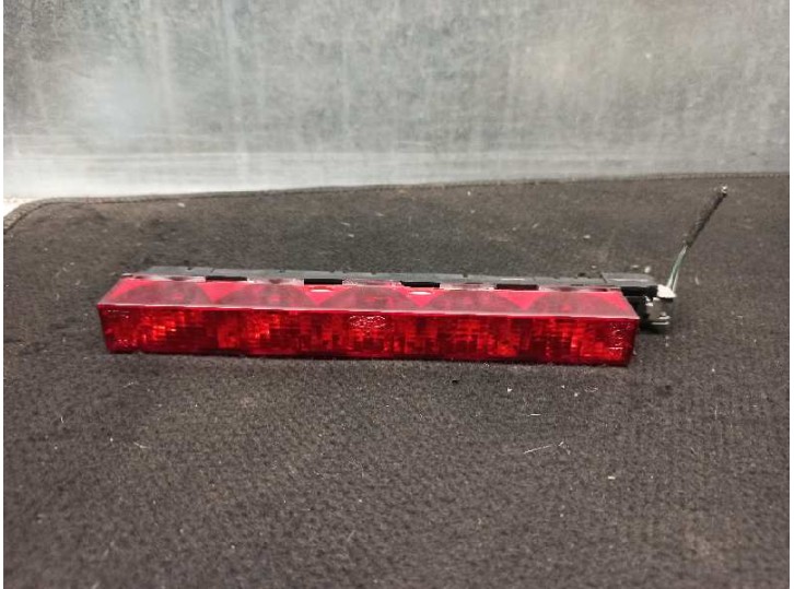 Replacement center brake light for Ford Mondeo III (b5y) 2.0 tdci OEM IAM reference 1S7113A613AE 