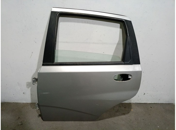 Recambio de puerta trasera izquierda para chevrolet aveo 1.4 cat referencia OEM IAM 96942347 96942347 