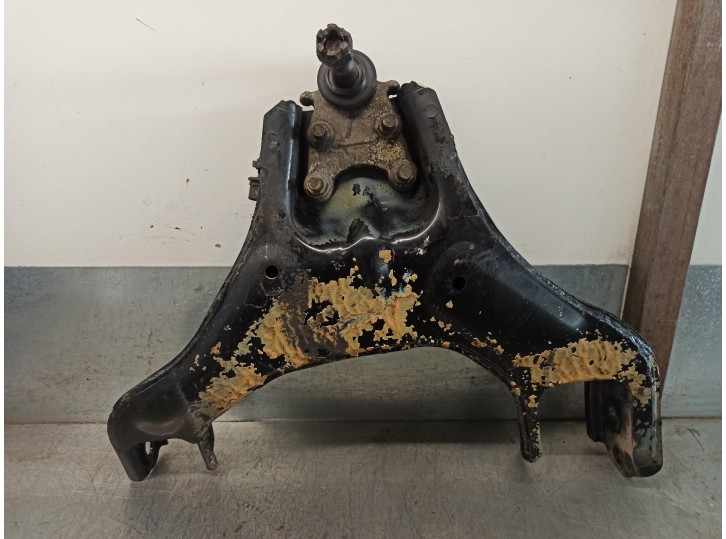 Recambio de brazo suspension inferior delantero izquierdo para opel monterey 3.1 turbodiesel referencia OEM IAM 352179  