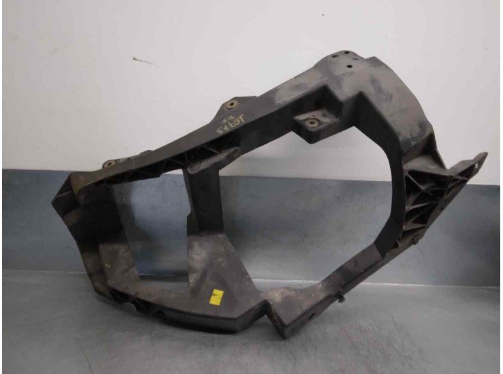 Recambio de soporte faro izquierdo para smart forfour 1.5 cdi cat referencia OEM IAM A4546200901 