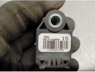 Recambio de sensor impacto para toyota auris 2.0 d-4d cat referencia OEM IAM 8983102060 1319386551 TRW