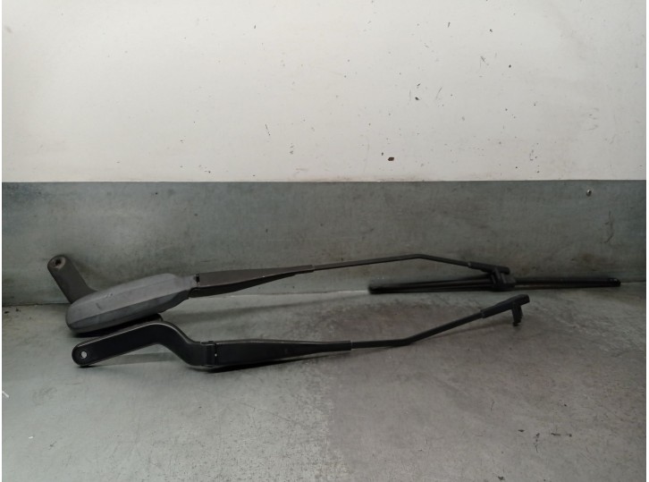 Recambio de brazo limpia delantero derecho para ford focus c-max (dm2) 1.6 referencia OEM IAM 3M5117526CD 3M5117526AB