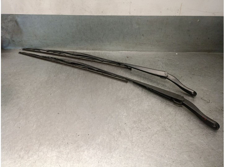 Recambio de brazo limpia delantero derecho para renault renault master transpol iii master transpol referencia OEM IAM 820073477