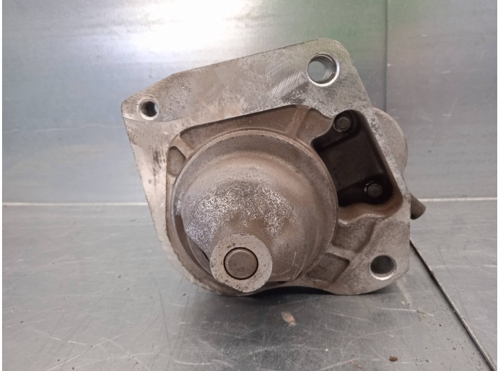 Replacement starter motor for Peugeot 208 1.2 12V e-VTi OEM IAM reference 9671530880 4280008332 DENSO