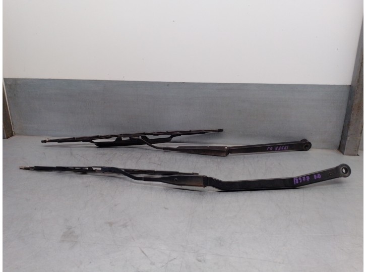 Recambio de brazo limpia delantero derecho para toyota lexus gs 300 (jzs160) 3.0 24v cat referencia OEM IAM 8521130520 DERECHO E