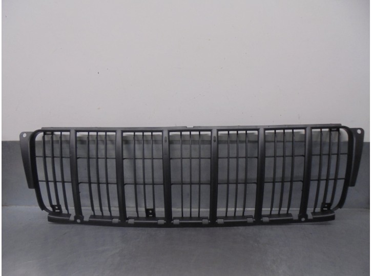 Recambio de rejilla delantera para jeep cherokee (j) 2.5 turbodiesel referencia OEM IAM 5FT35DX9  