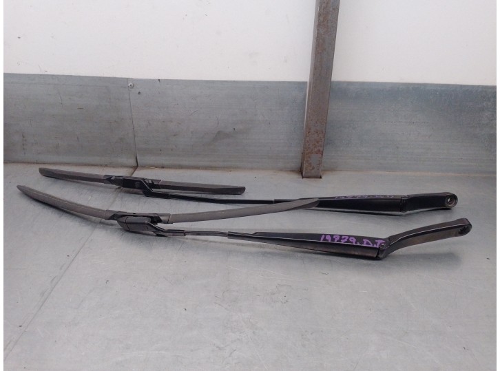 Recambio de brazo limpia delantero derecho para volkswagen passat variant (365) 2.0 tdi referencia OEM IAM 3C1955410B 3C1955409C