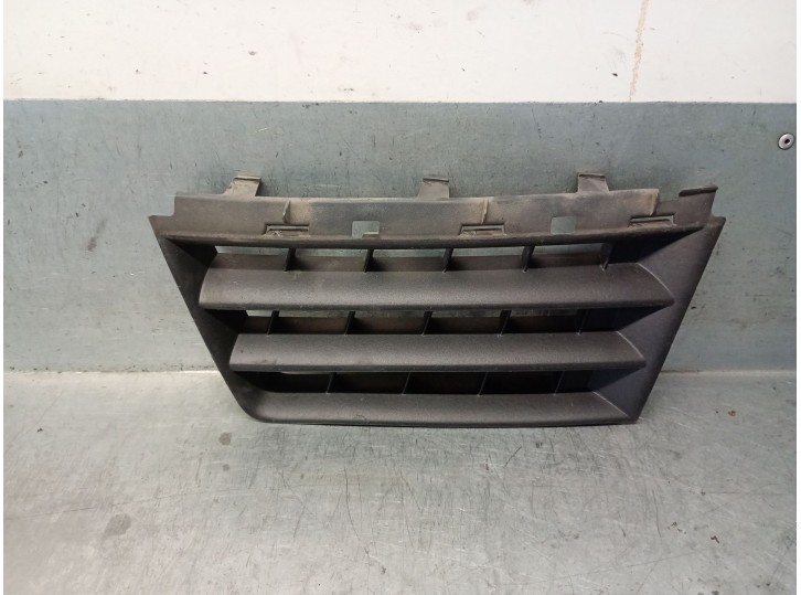Recambio de rejilla delantera para renault scénic ii (jm0/1_) 1.5 dci (jm02, jm13) referencia OEM IAM 8200140329 7701474779 
