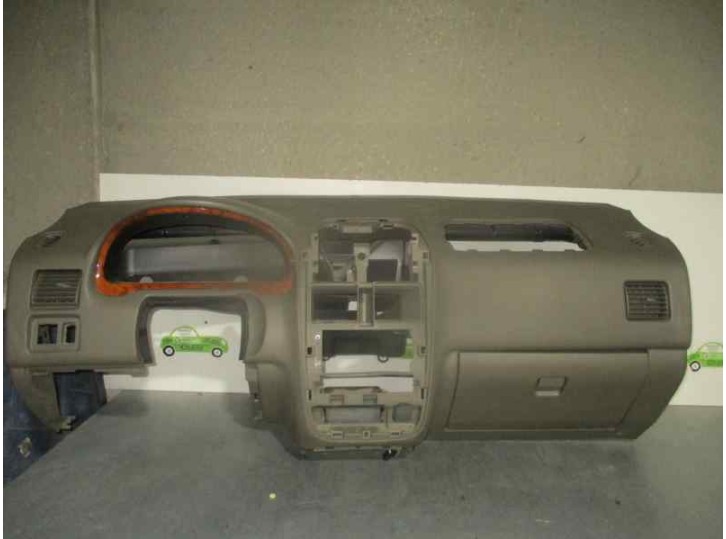 Recambio de salpicadero para kia carens 1.8 cat referencia OEM IAM 0K2FB55100AFKZ MARRON CLARO 