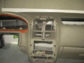 Recambio de salpicadero para kia carens 1.8 cat referencia OEM IAM 0K2FB55100AFKZ MARRON CLARO 