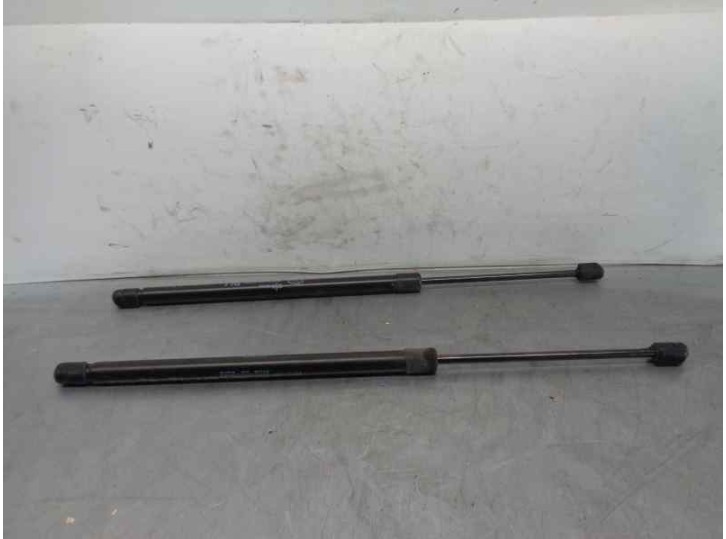 Replacement trunk / tailgate struts for Hyundai i30 Style OEM IAM reference 817812R210 