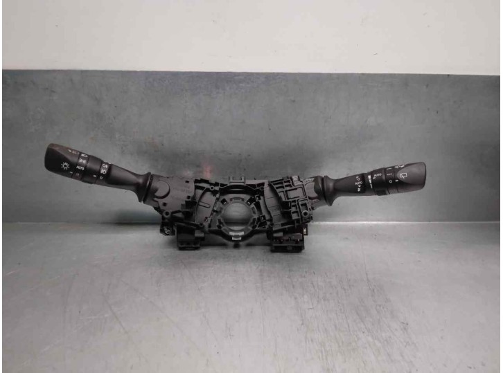 Recambio de mando luces para toyota auris 1.2 16v turbo cat referencia OEM IAM 0272017F852 