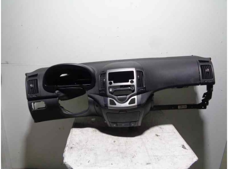 Recambio de salpicadero para hyundai i30 style referencia OEM IAM 847102R100XP NEGRO 