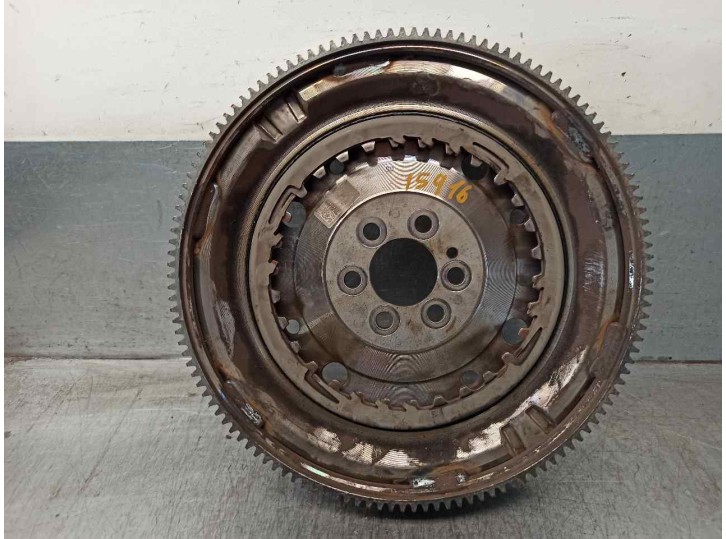 Recambio de volante motor para volkswagen polo beats referencia OEM IAM 04C105266F  