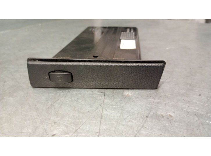 Recambio de reposavasos para bmw 5 (e60) 525 d referencia OEM IAM 51457047145 51459125626 