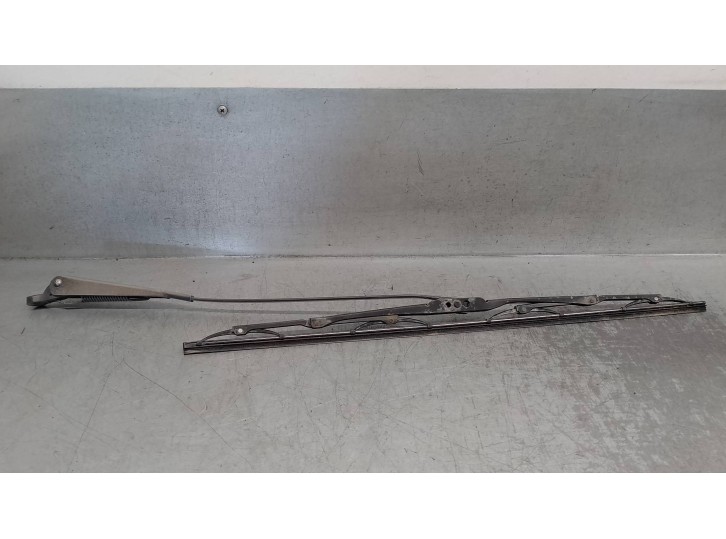 Recambio de brazo limpia trasero para ford fiesta berl./courier 1.1 cat referencia OEM IAM 89FG17526C4A 