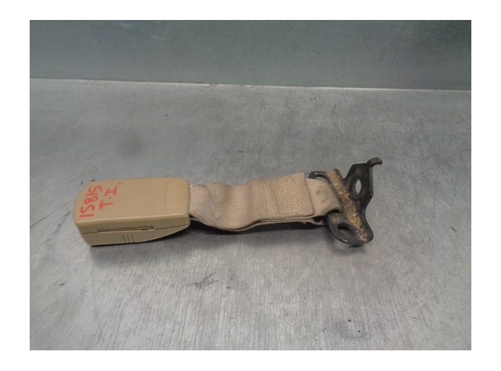 Recambio de enganche cinturon para mg serie 800 (rs) 827 si referencia OEM IAM EVL10217  TRAS IZQUI.